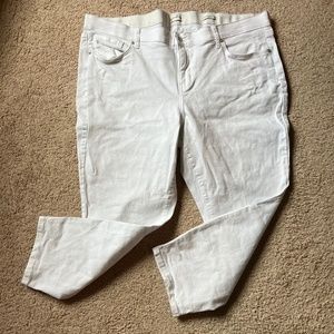 White Mid rise skinny crop jeans by Wonderly